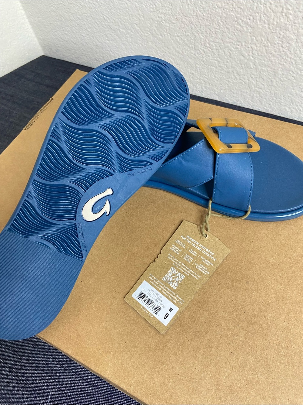 Olukai Woman Size 9
